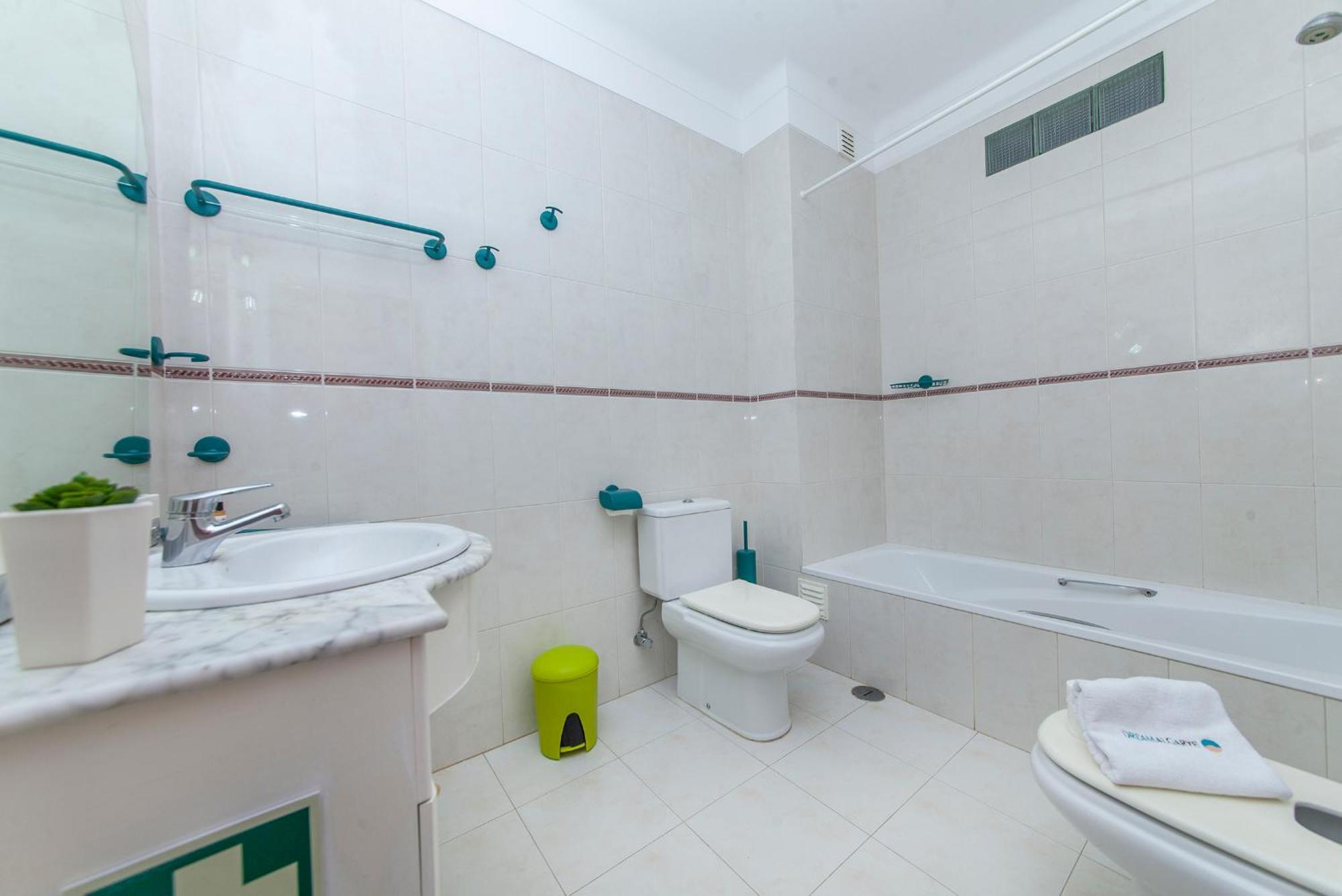 P - Meia-Praia Seaview Guesthouse ラゴス 部屋 写真