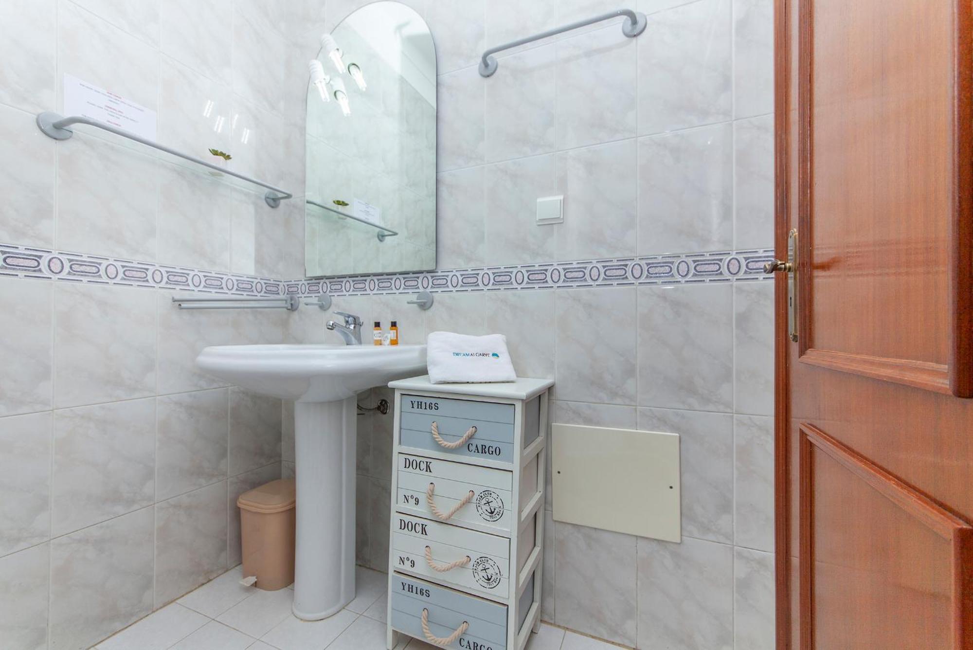 P - Meia-Praia Seaview Guesthouse ラゴス 部屋 写真